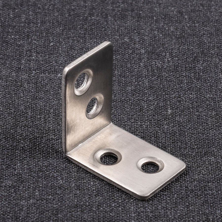 Steel Corner Bracket 32 x 32mm